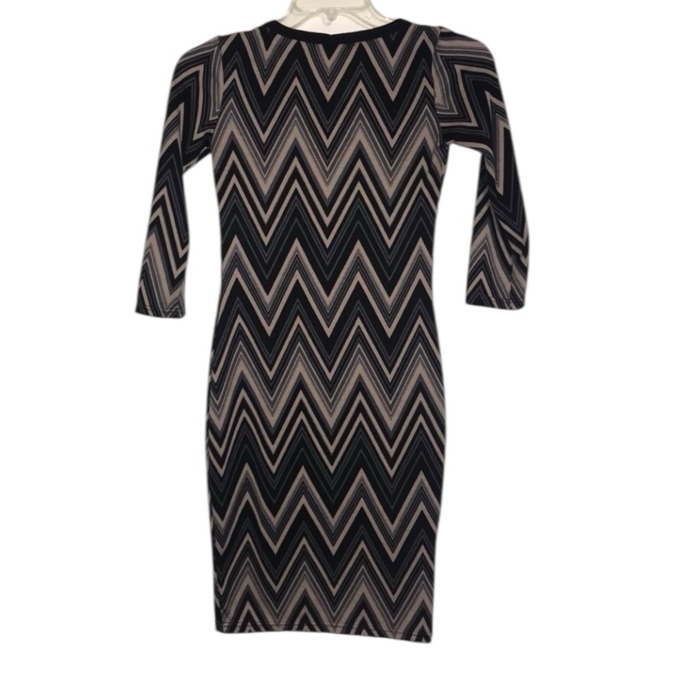 🌻Derek Heart chevron/zig zag knit midi dress. Size small GUC - Picture 6 of 8